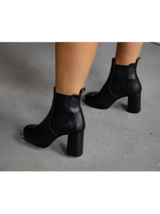 Lucky Shoes Slip-on laarzen zwart-zilver casual uitstraling Schoenen Enkellaarsjes met hak Slip-on laarzen 